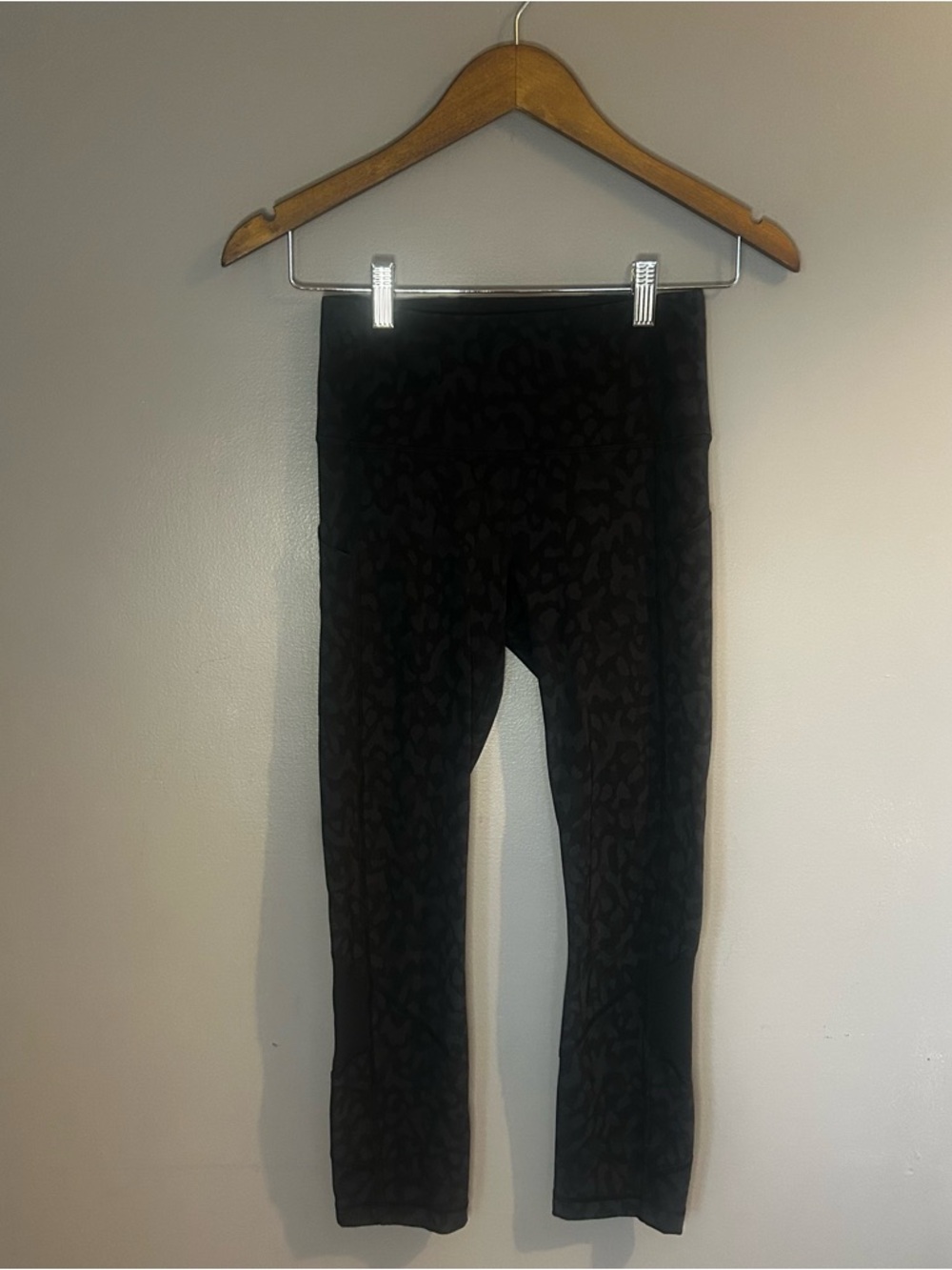 Lululemon Black Camo Print Leggings Size 2 High Rise Yoga Pants